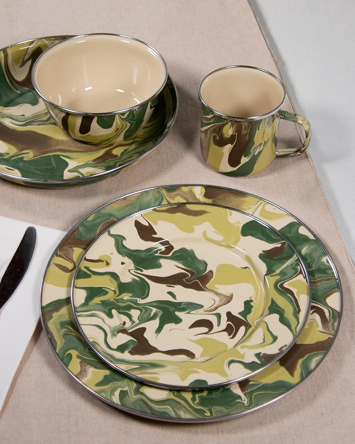 image:imageGolden Rabbit Enamelware Medium Tray 155 inch Aspen GroveCamouflage